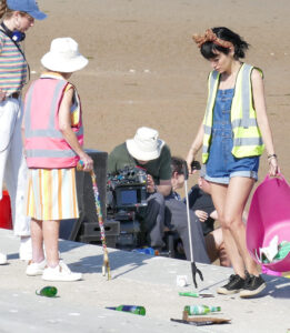 LILY Allen spotted picking up litter off the streets in Margate.