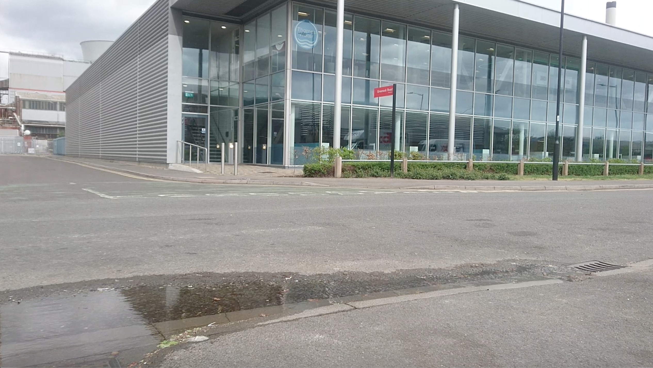 Water leak outside Thames Water's own offices leaves them red faced