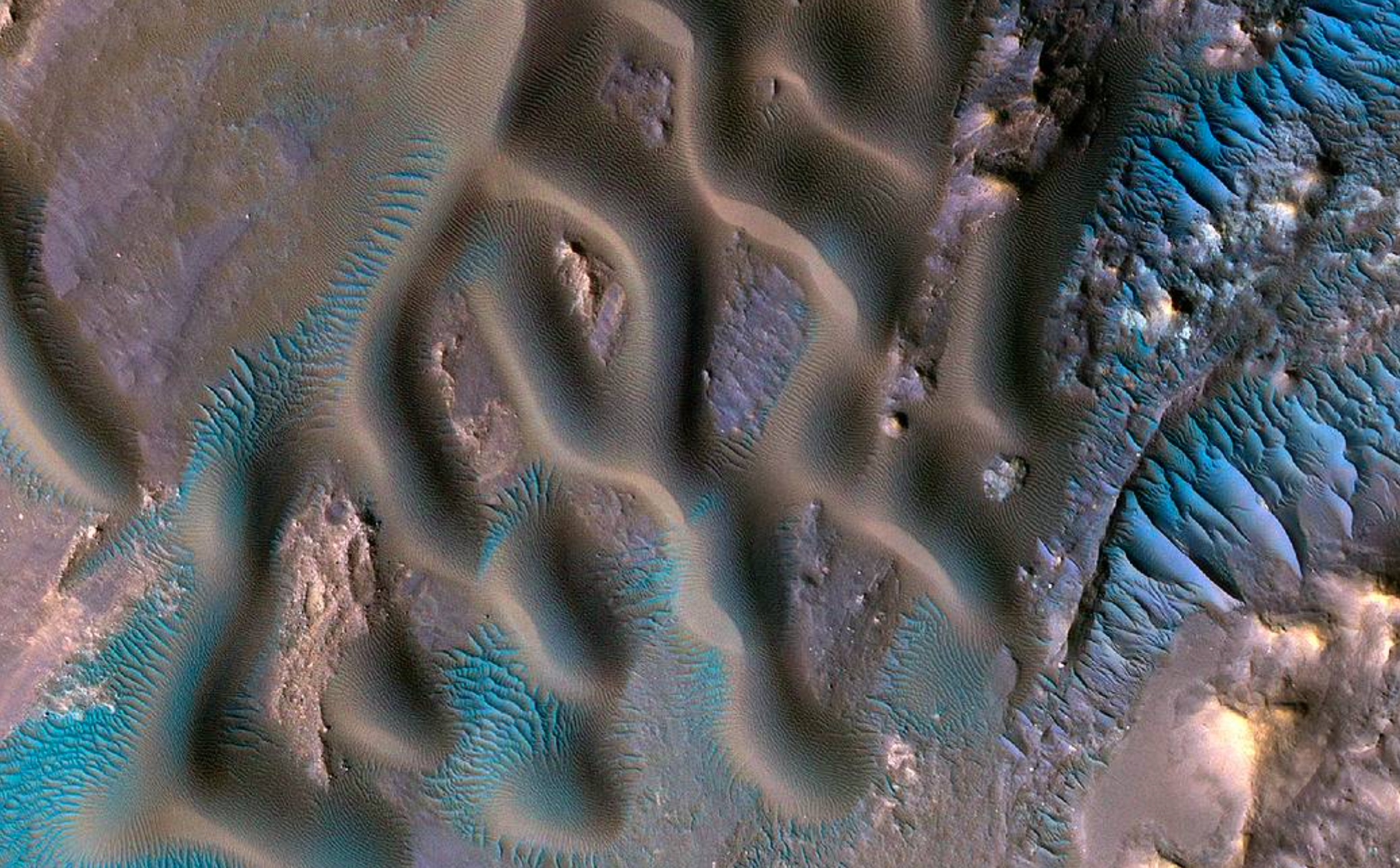 STUNNING blue ripples on Mars that look like lizard scales have left astronomers mesmerised.